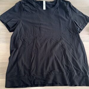 Athleta In Motion Seamless Tee (Black, size L)